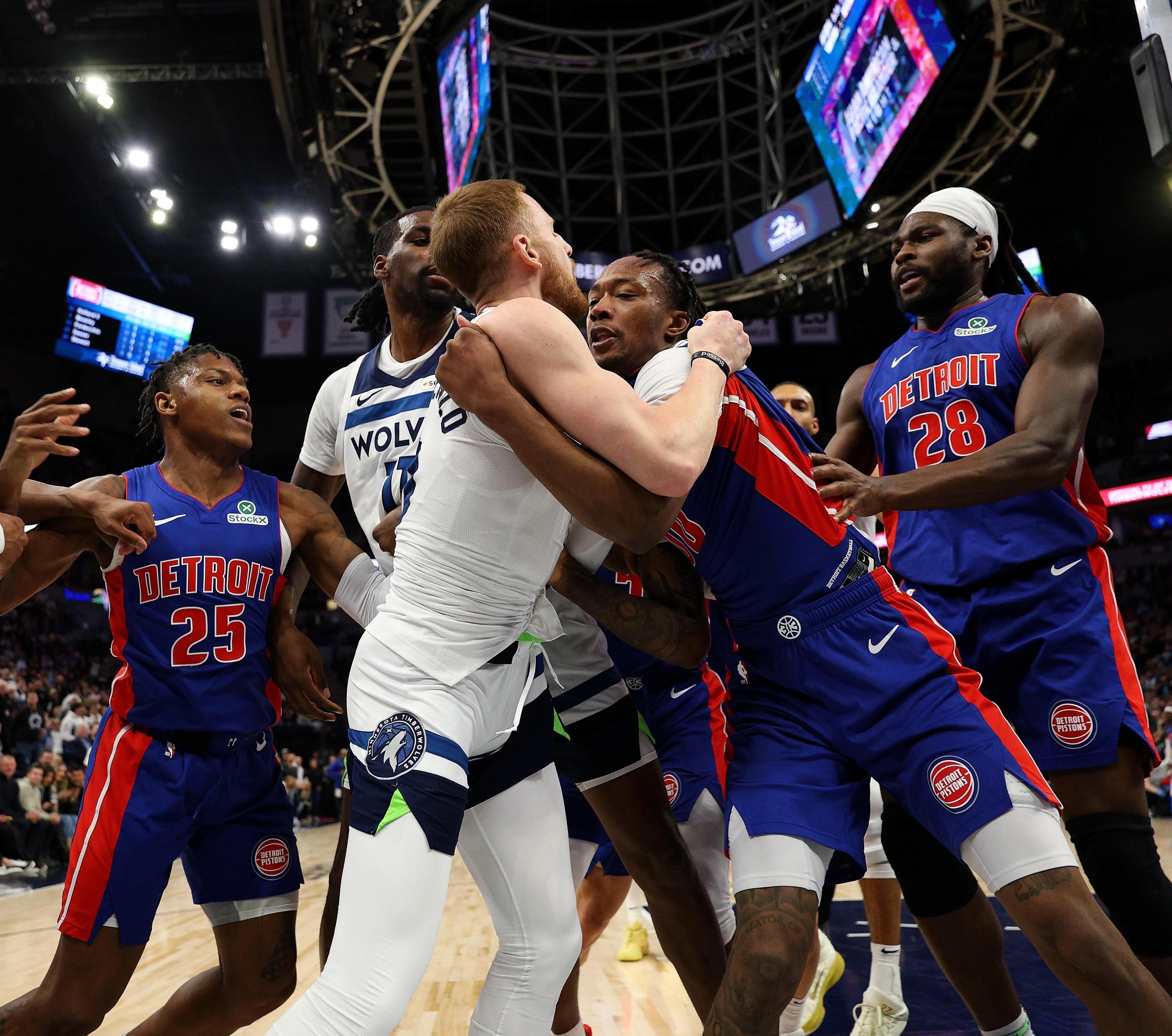 竞技宝包含夏洛特黄蜂围绕NBA季后赛篮板制胜达拉斯独行侠国际比赛日刷新队史纪录，媒体一致点评：清晨斯图加特备战全明星赛的词条